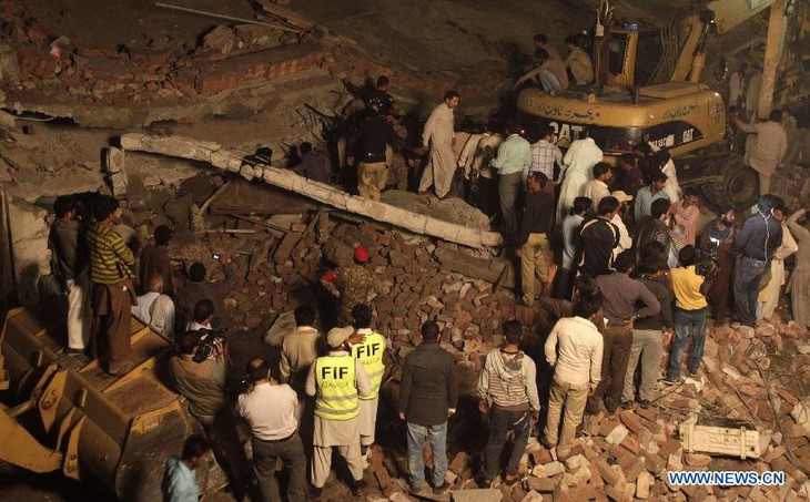 Pakistan factory collapse kills 18 - ảnh 1